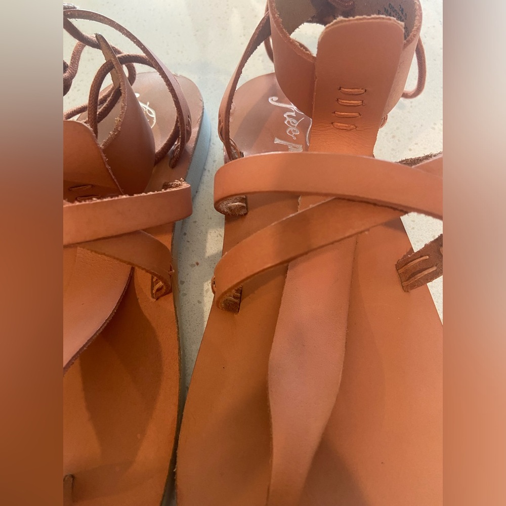 7 37.5 π FREE PEOPLE Vacation Day Sandals Brown Boho Strap Gladiator Style - Picture 11 of 15